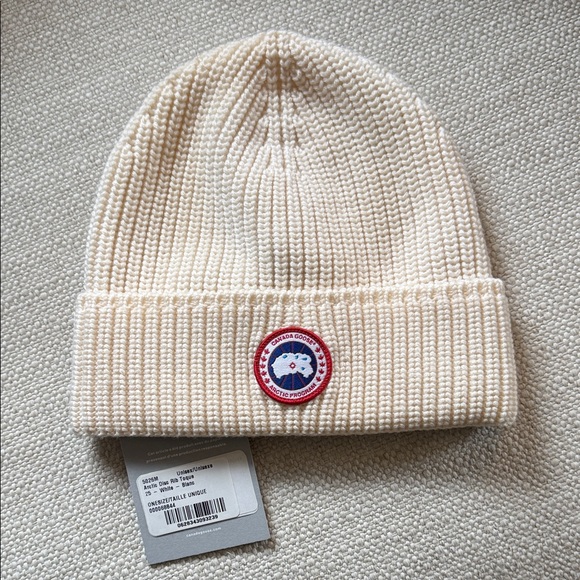 Canada Goose Off-White Knit Beanie Unisex - Picture 2 of 5